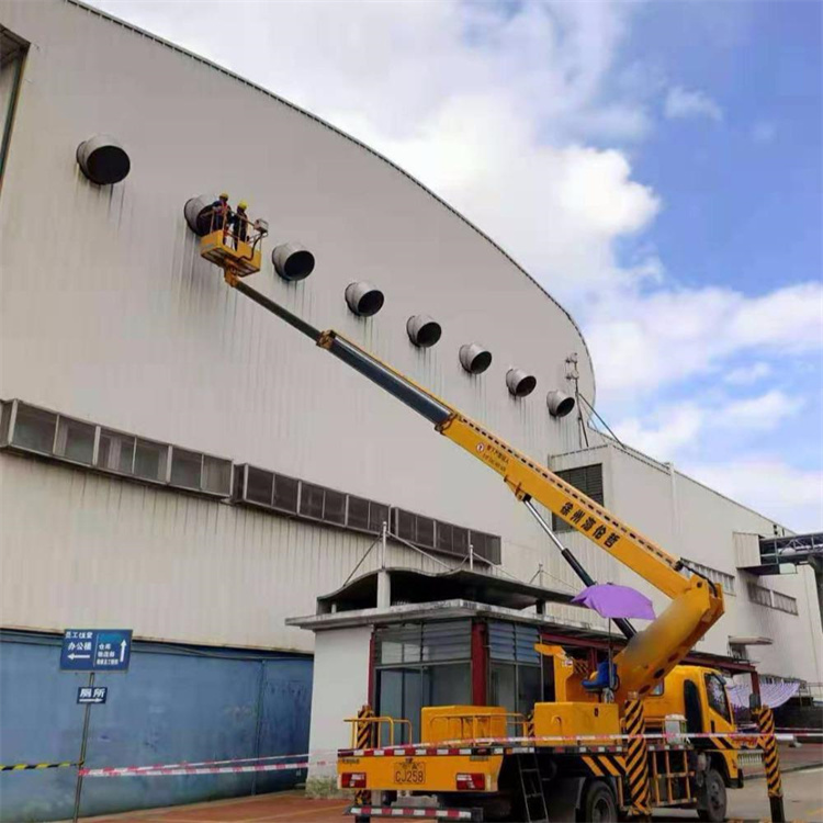 厦门集美高空作业车出租服务：专业广告牌安装解决方案