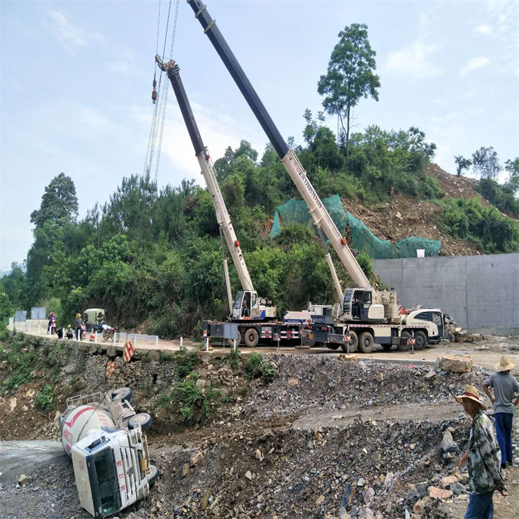 厦门集美汽车掉沟里叫吊车救援要多少钱